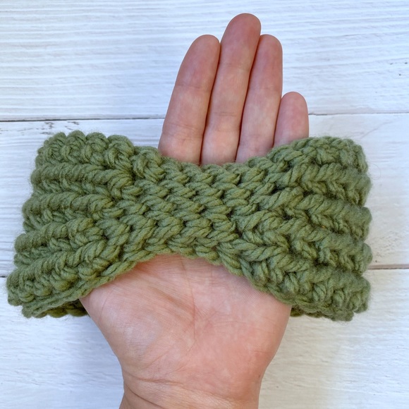 Baby Girl 3-6 Month Crochet Ear Warmer - Picture 3 of 4